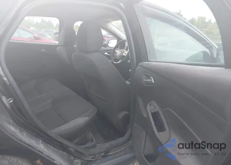 2014 Ford Focus Se z USA, uszkodzony, nr VIN 1FADP3F22EL141428